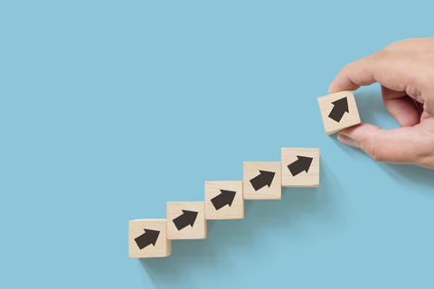 労働生産性向上の5つのステップ～計算方法から見直しのポイントまで～